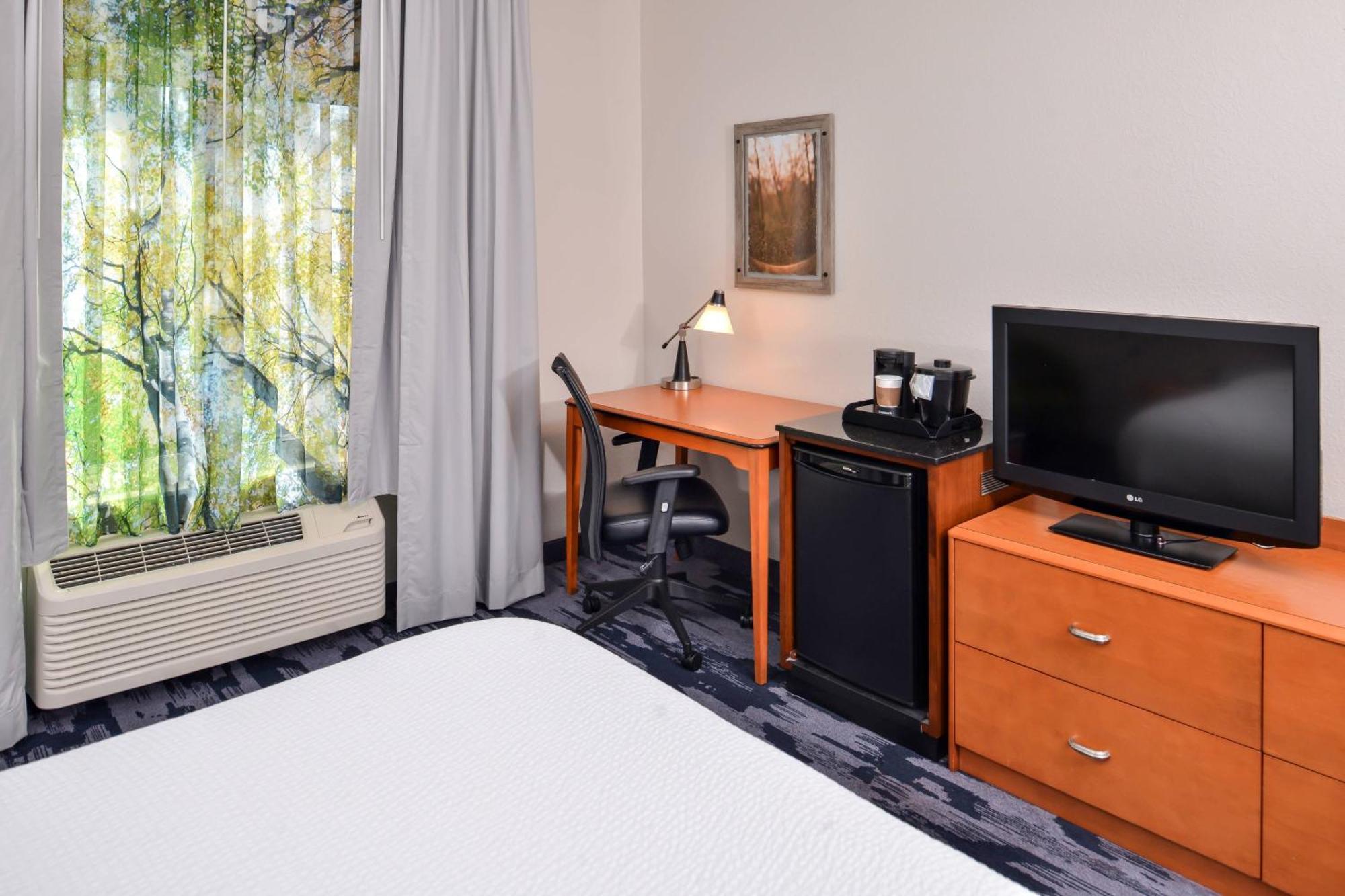 King Room with Bathtub - Mobility Access/Hearing Accessible